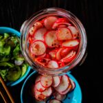 Мариновани зеленчуци Мариновани краставици Мариновани репички Мариновани тиквички