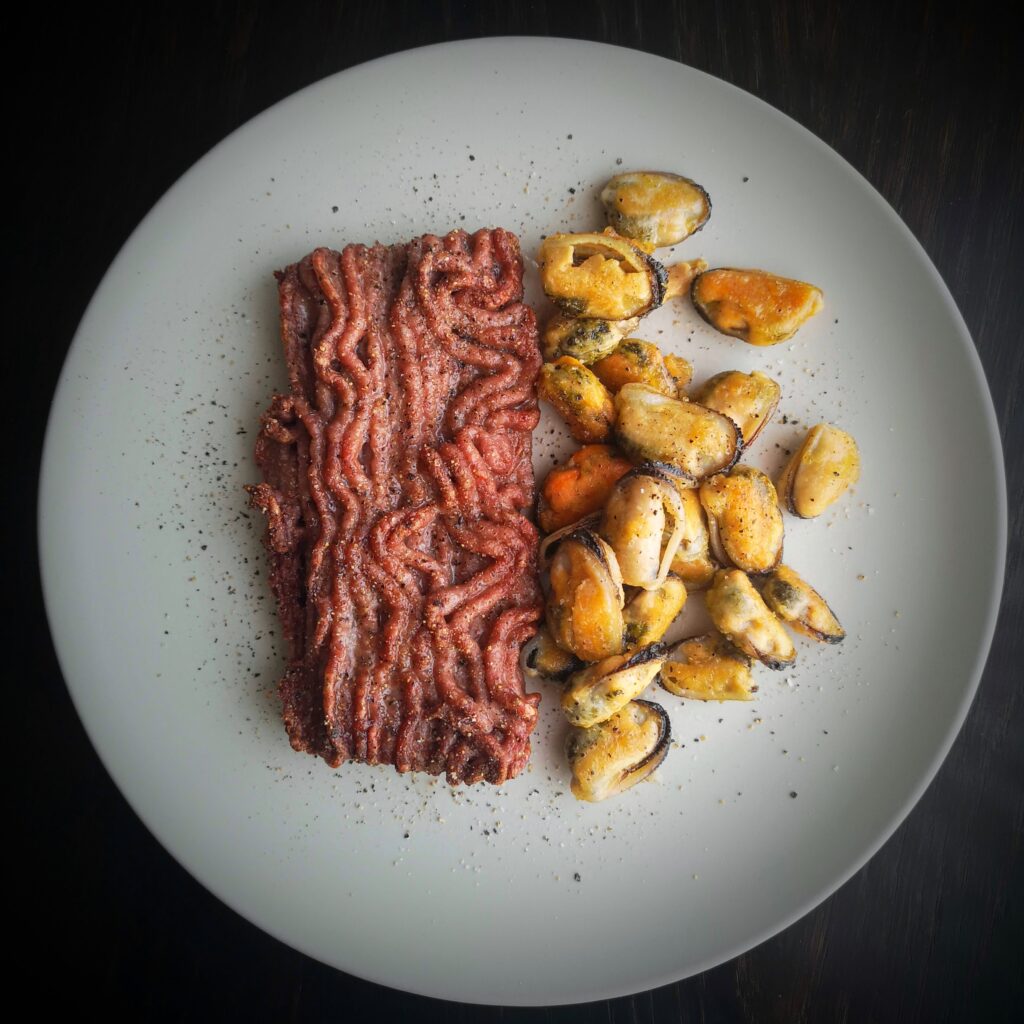 Карнивор рецепти - печено мляно месо с миди