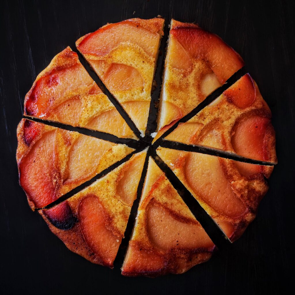 Обърнат сладкиш с дюли